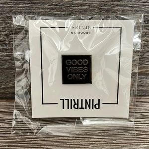 GOOD VIBES ONLY LAPEL PIN